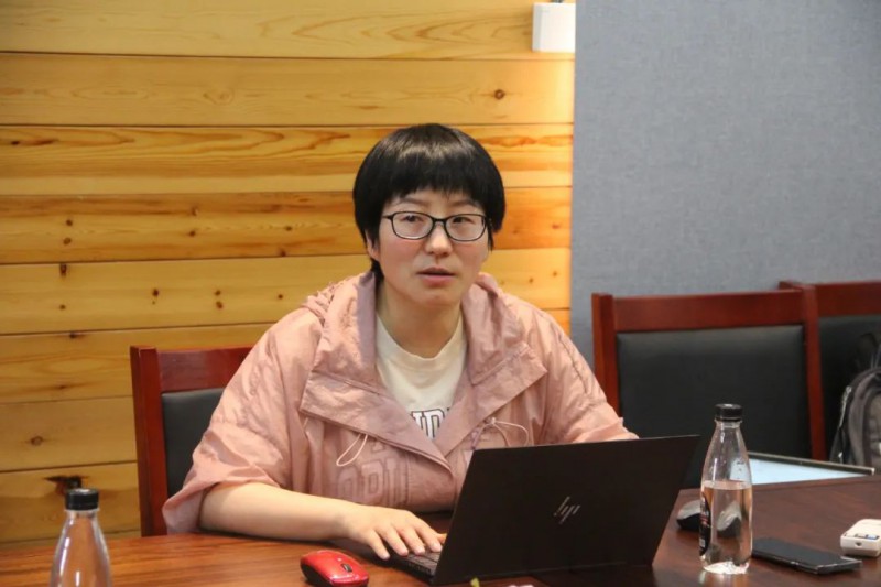 浙江省輕工業(yè)品質(zhì)量檢驗(yàn)研究院、浙江省家具標(biāo)準(zhǔn)化技術(shù)委員會(huì)所長(zhǎng)、秘書長(zhǎng)鐘文翰