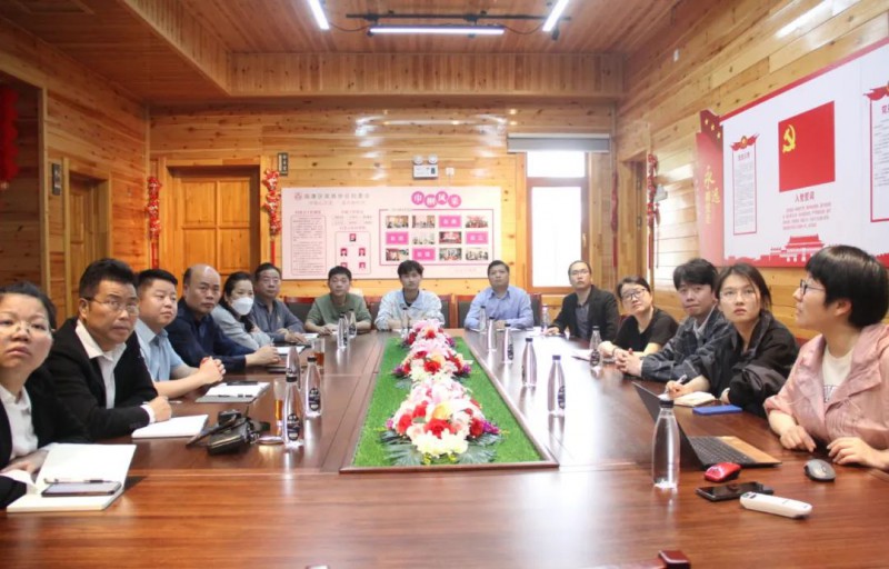 與會(huì)的各南康家具頭部企業(yè)