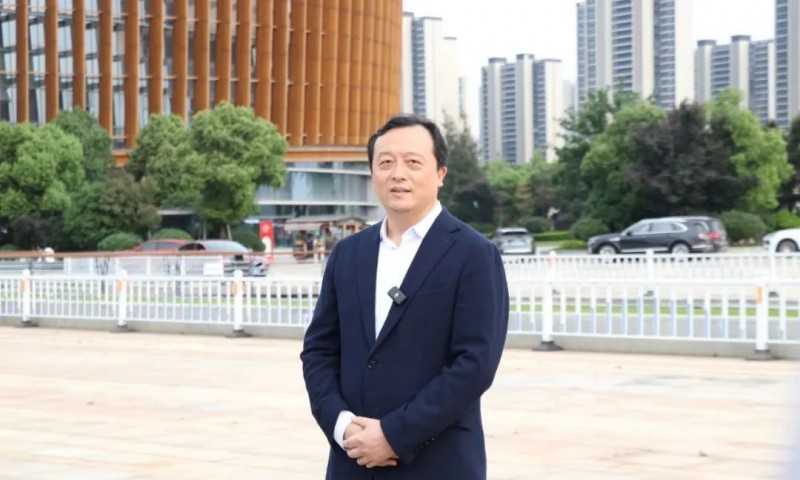 區(qū)委副書記、區(qū)長(zhǎng)李贛興