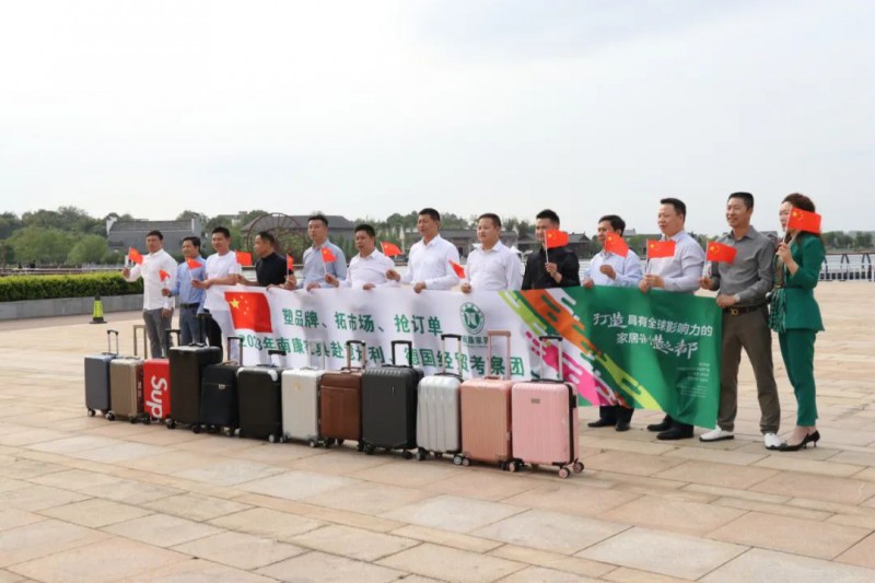 區(qū)家具協(xié)會(huì)會(huì)長(zhǎng)、江西團(tuán)團(tuán)圓家具有限公司董事長(zhǎng)羅海龍