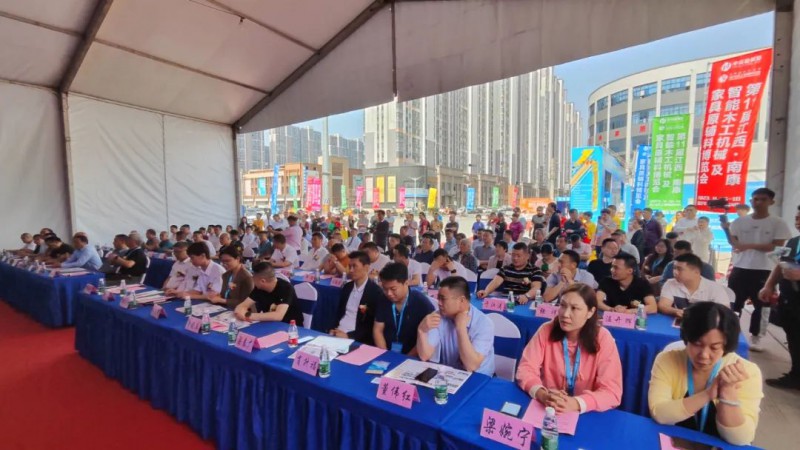 第11屆江西&middot;南康智能木工機(jī)械及家具原輔料博覽會(huì)盛大開(kāi)幕！