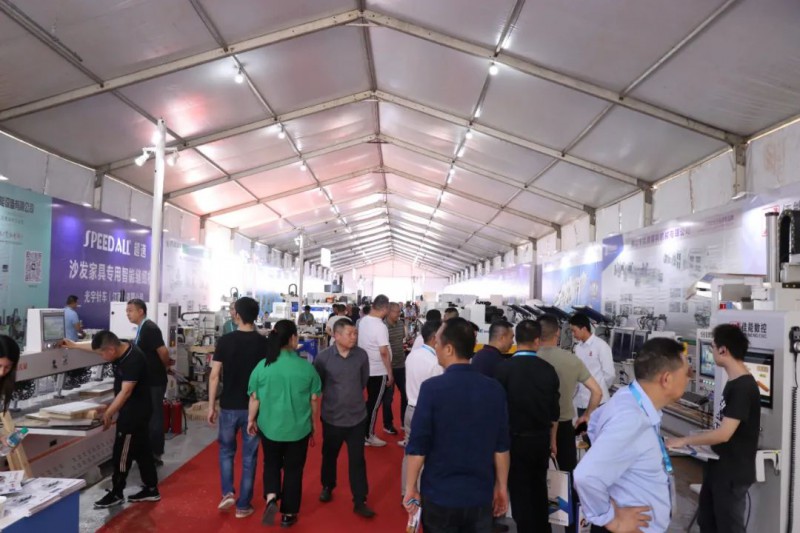 廣大參展商、經(jīng)銷(xiāo)商與南康家具企業(yè)將通過(guò)本次博覽會(huì)精誠(chéng)合作、互利共贏3