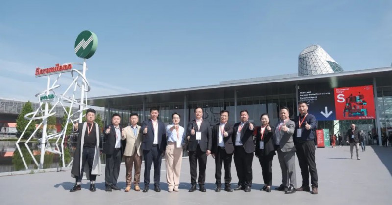 由區委副書記、區長李贛興帶隊