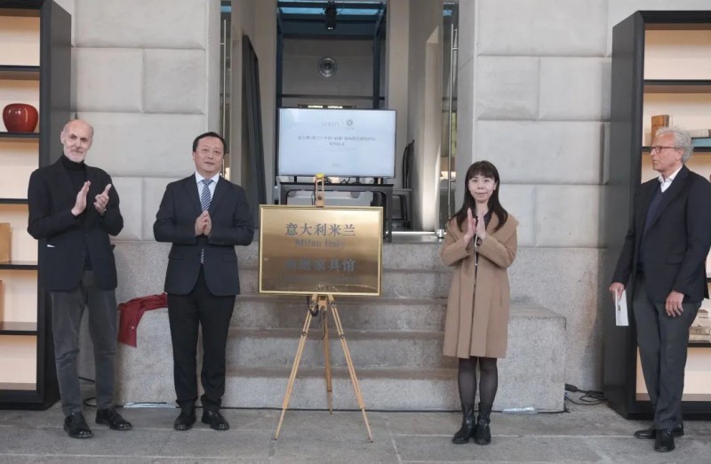 李鴻昳、李贛興、Alessandro Agrati、Marco Turinetto共同為意大利米蘭展&ldquo;南康家具館&rdquo;揭牌