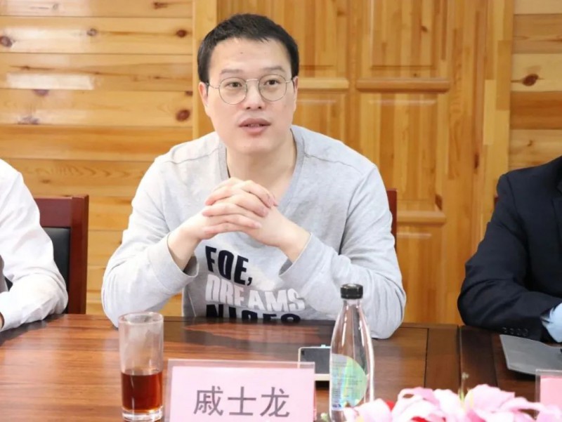 世界橡膠木產(chǎn)業(yè)聯(lián)盟秘書長(zhǎng)、國(guó)家木材與木制品性能質(zhì)量檢驗(yàn)檢測(cè)中心執(zhí)行主任戚士龍