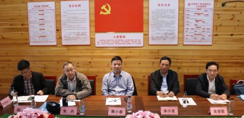 在協會二樓會議室召開座談會