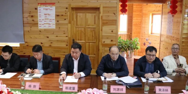 在協會二樓會議室召開座談會2