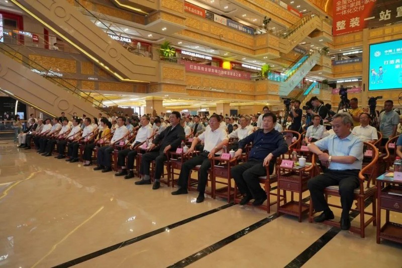 盧小青、徐濟(jì)德、李克堅、徐祥楠、邱水文、王滿、趙多仙、徐兵、蘇祖云、蔡瑋、黃美昌、陳志民、何善錦共同推桿啟動開幕式