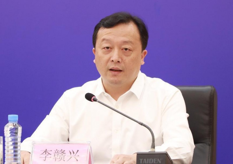 區委副書記、區長李贛興