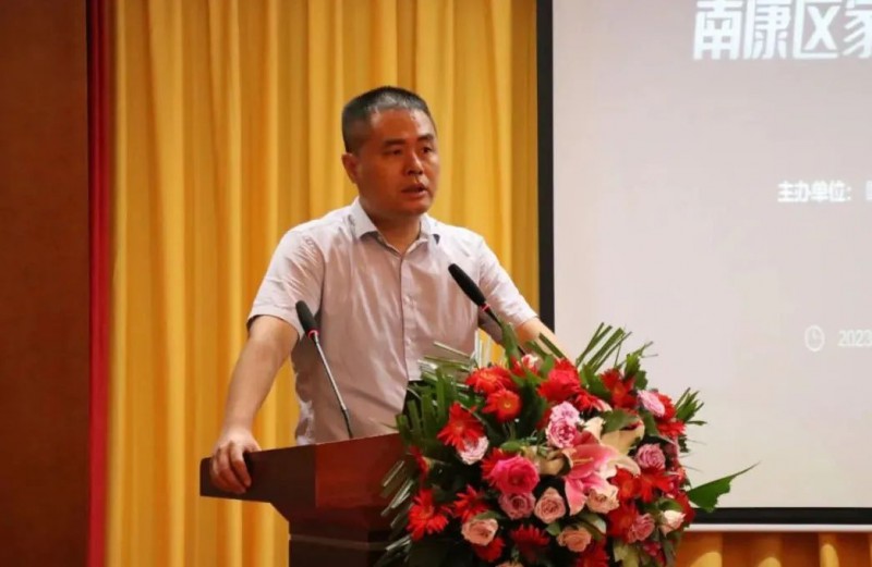 區(qū)生態(tài)環(huán)境局局長(zhǎng)伍江濤