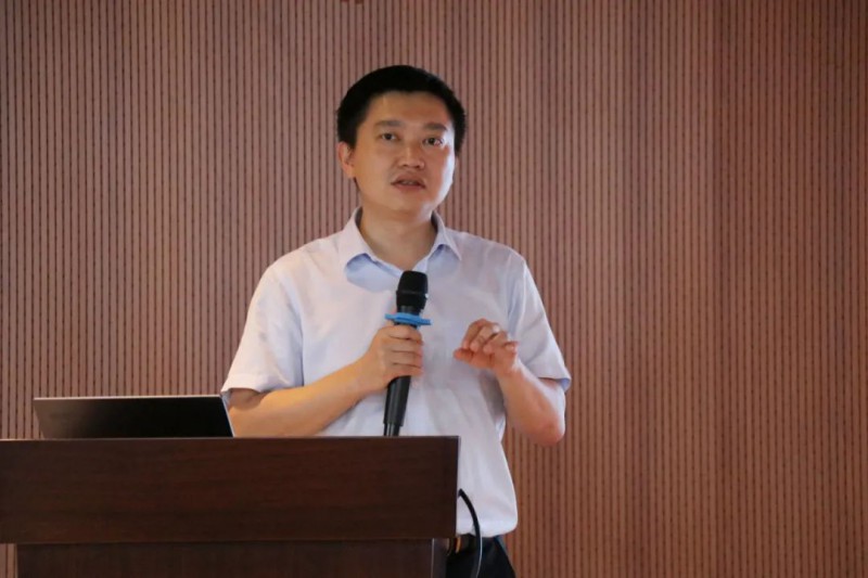 區(qū)家具產(chǎn)業(yè)促進(jìn)局副局長吳晶