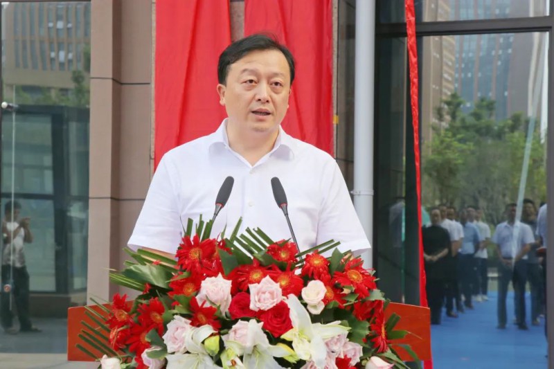 區(qū)委副書記、區(qū)長李贛興為活動致辭