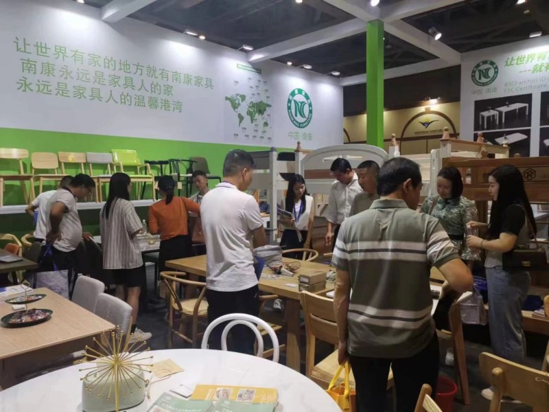 讓世界有家的地方就有南康家具