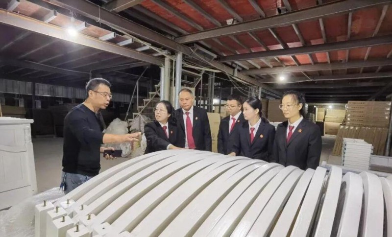 南康多名法官深入家具企業開展知識產權保護宣傳活動1