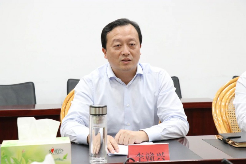 區委副書記、區長李贛興