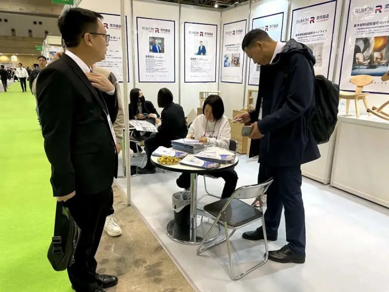 展會(huì)現(xiàn)場(chǎng),客商咨詢不斷!