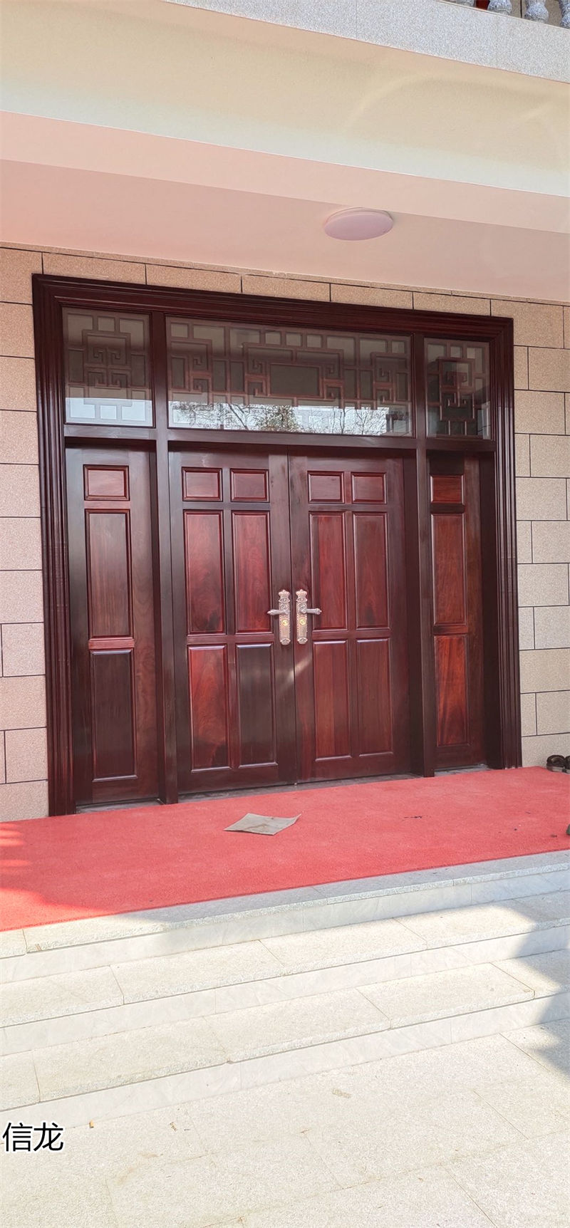 信龍紅木門