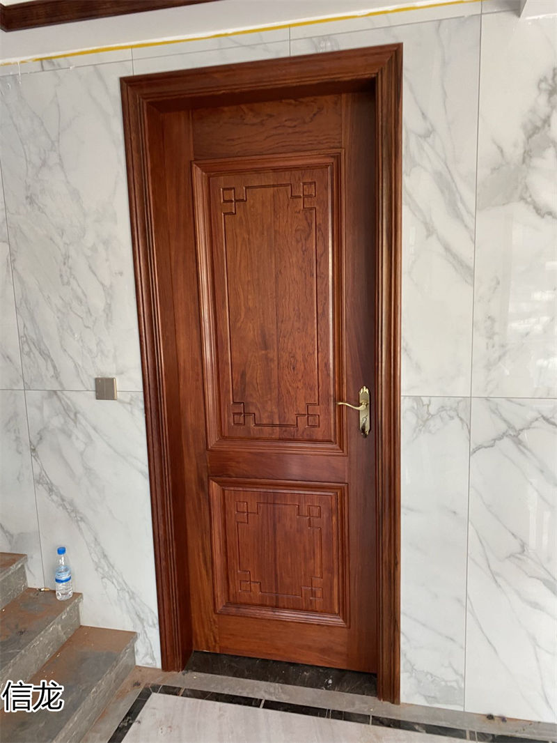 信龍紅木門