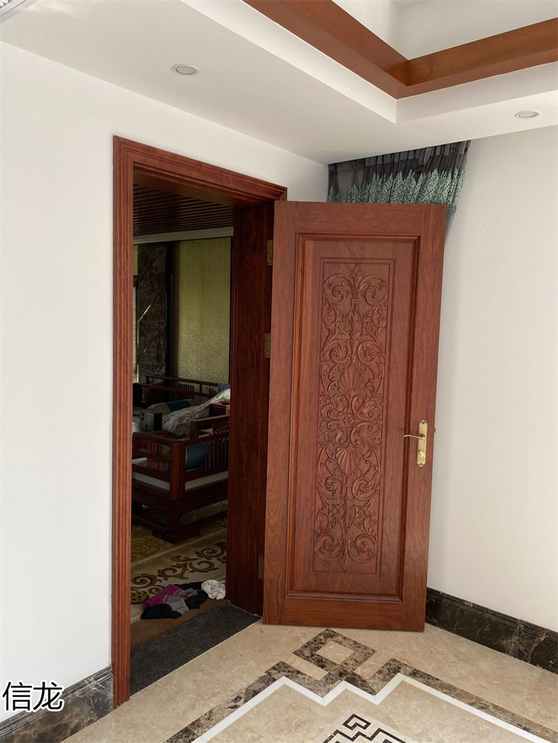 信龍紅木門