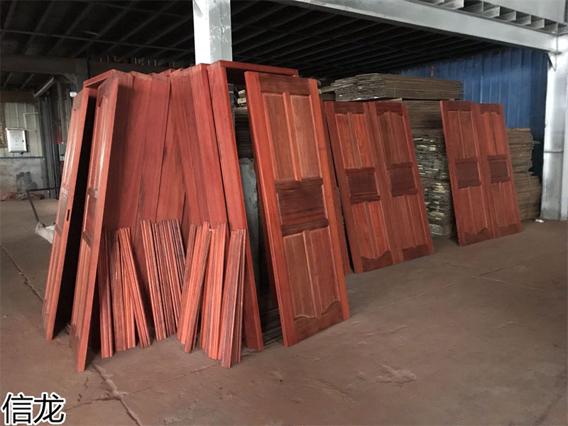 信龍紅木門
