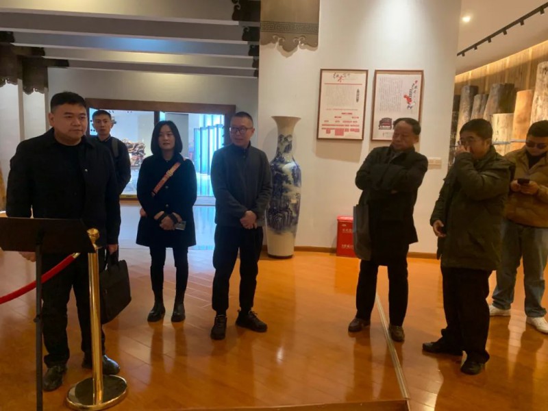 會前,調研組一行來到家居小鎮(會展中心、博覽中心)進行實地考察2