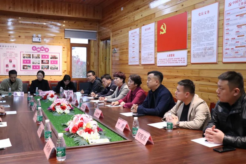 雙方就百城千店項目、供應鏈展等方面展開交流1