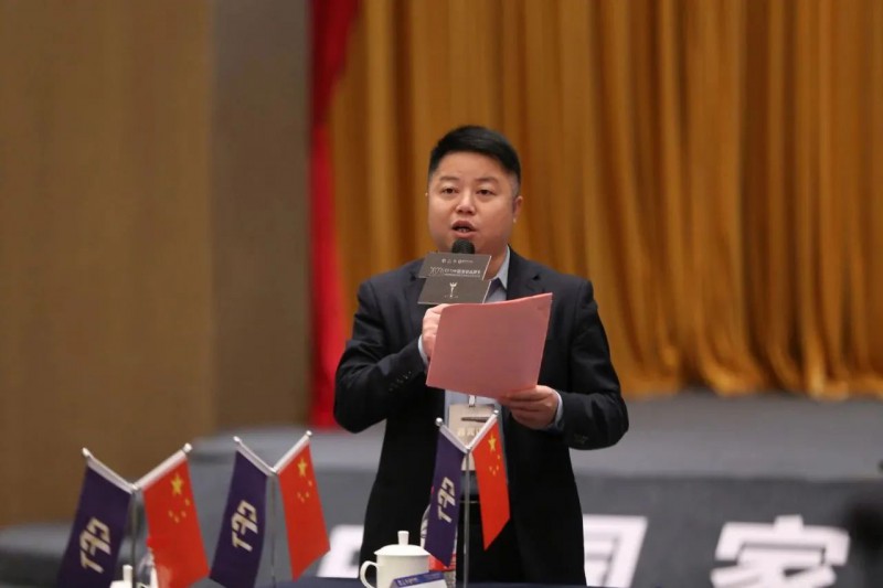 南康區家具協會秘書長楊劍主持會議