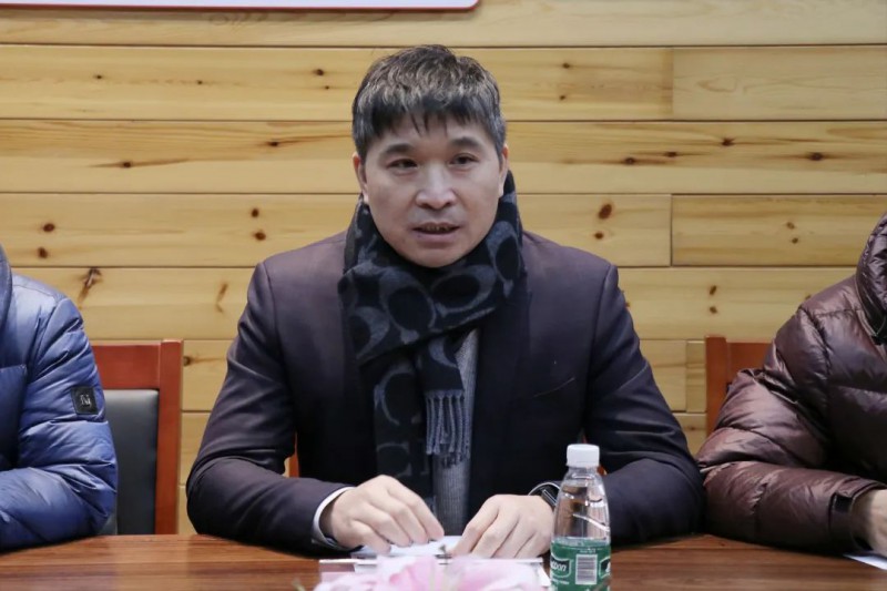 清華大學(xué)校友總會(huì)文創(chuàng)委員會(huì)理事、北京設(shè)計(jì)學(xué)會(huì)主任、高級(jí)工藝美術(shù)師王家飛