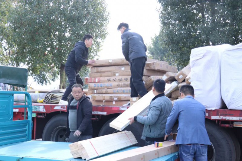 企業紛紛慷慨解囊6