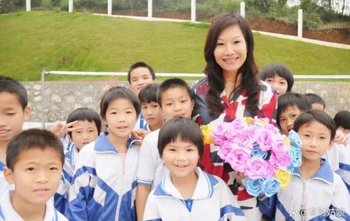 她帶著香江集團設立了1000萬的疫情項目