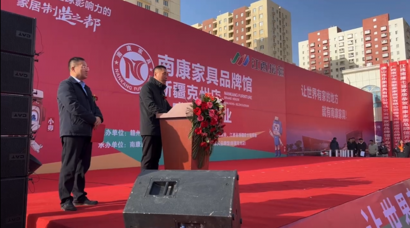 中國家具協(xié)會(huì)副理事長、中國家具協(xié)會(huì)銷售商委員會(huì)秘書長、家商聯(lián)家居董事長郭新文