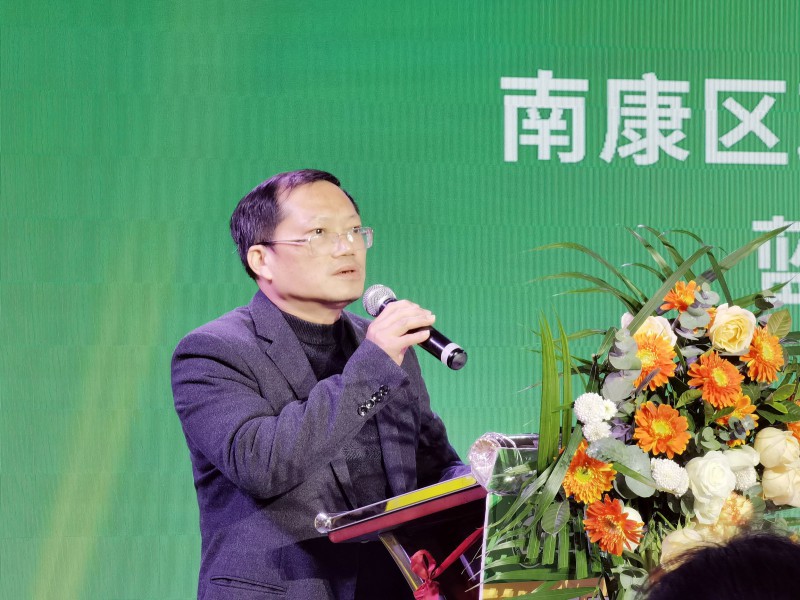 南康區(qū)政協(xié)副主席  藍志中先生