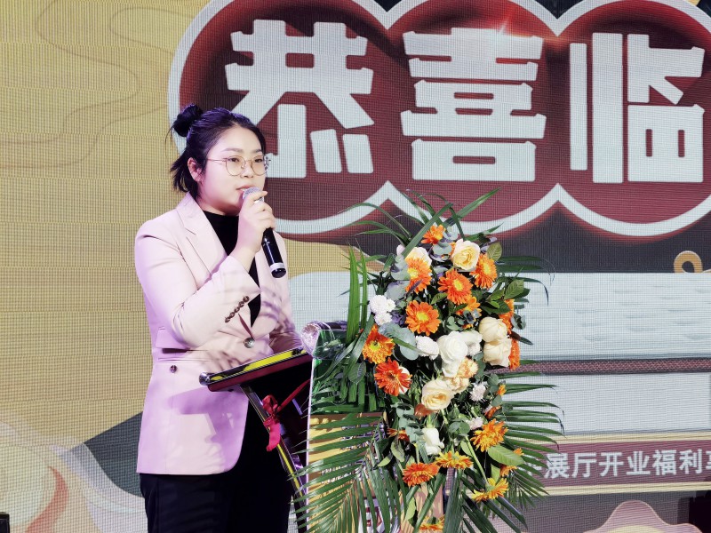 喜朵家居總經(jīng)理助理：唐英