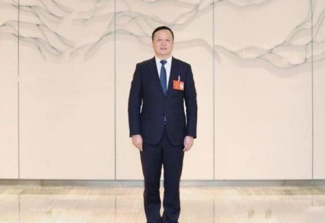 江西省人大代表、贛州市南康區委副書記、區長李贛興