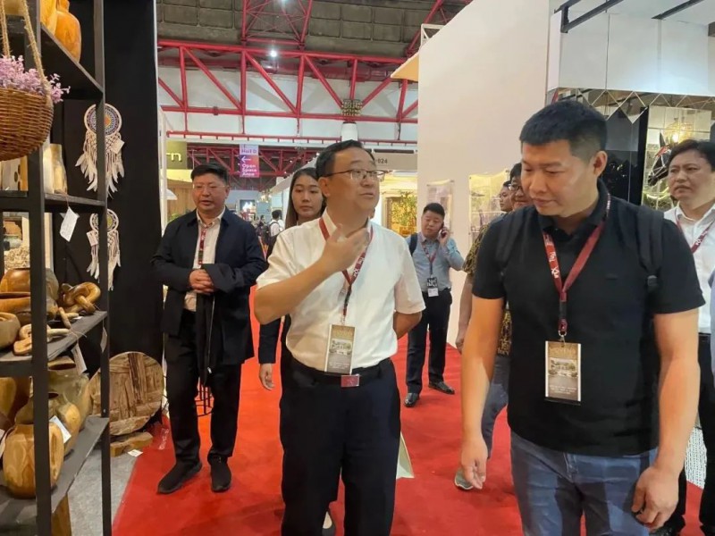 贛州市委常委、副市長何琦帶隊巡展2