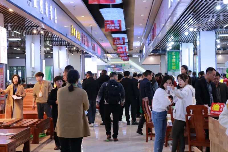 南康各大家具市場(chǎng)人頭攢動(dòng)1