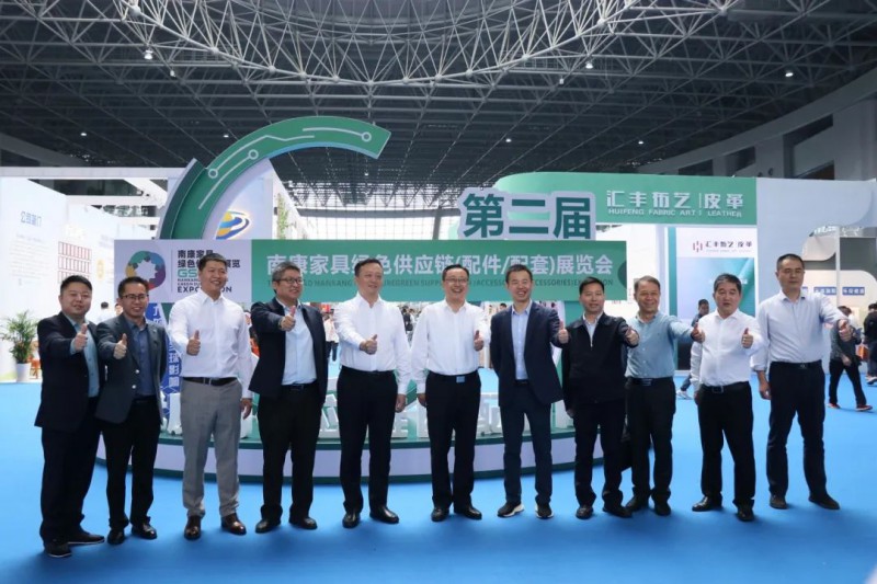 本屆展覽會是我區迅速落實全國&ldquo;兩會&rdquo;精神和中央關于&ldquo;消費品以舊換新&rdquo;工作部署的生動實踐