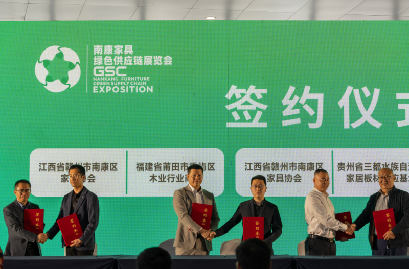 儀式上，參展商代表作了發言