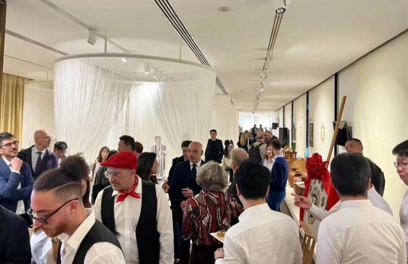 “南康家具館”位于米蘭家具展外展核心地段的展位1