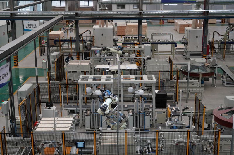 南康區共享備料中心家具智造生產線通過“5G+區塊鏈”技術,實現數字產業化、產業數字化